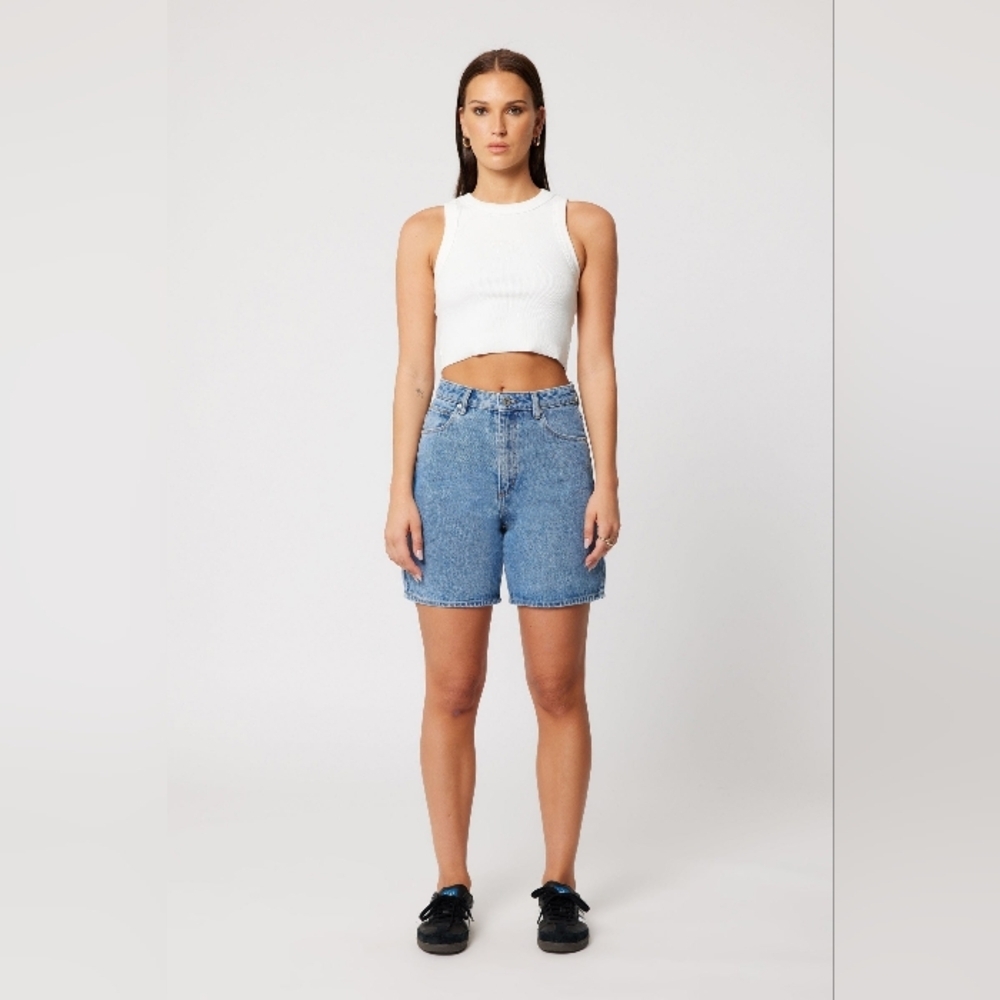 Abrand Jeans Carrie High Rise Shorts In Naomi Sz 30